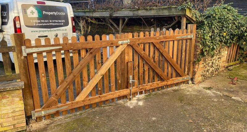timber double leaf swing gate